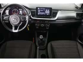 Kia Stonic (2021) thumbnail 4