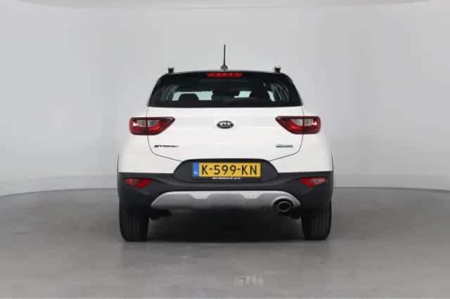 Kia Stonic (2021) thumbnail 8