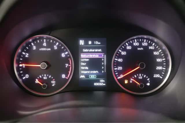 Kia Stonic (2021) thumbnail 9