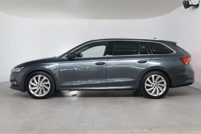 Škoda Octavia (2021) thumbnail 2