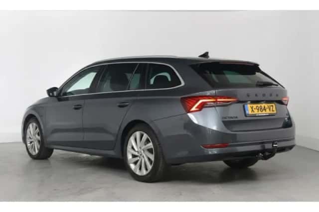 Škoda Octavia (2021) thumbnail 3