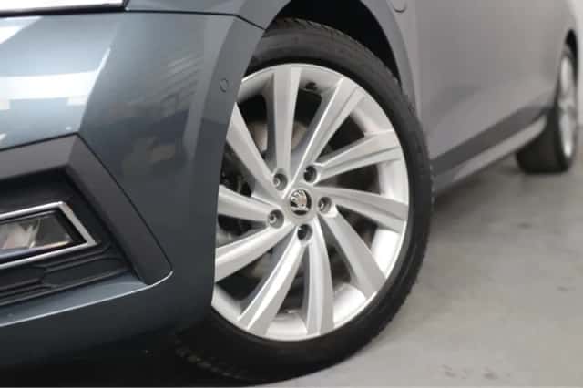 Škoda Octavia (2021) thumbnail 9