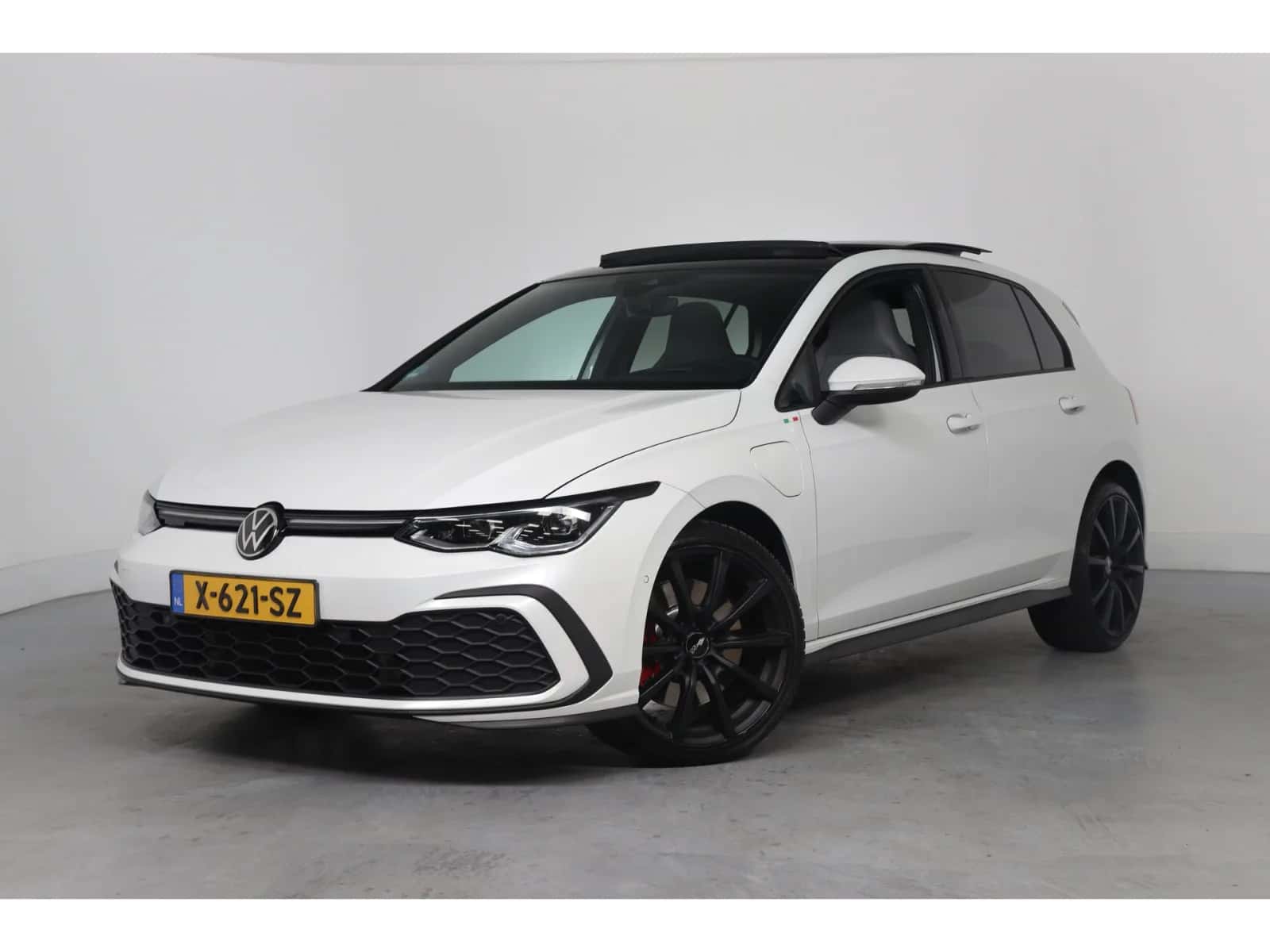Volkswagen Golf (2022) — foto 1
