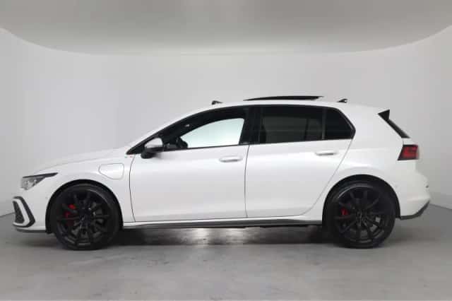Volkswagen Golf (2022) thumbnail 2