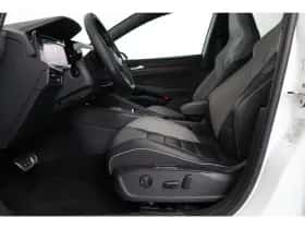 Volkswagen Golf (2022) thumbnail 38