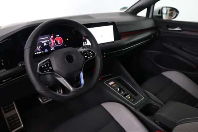 Volkswagen Golf (2022) thumbnail 5