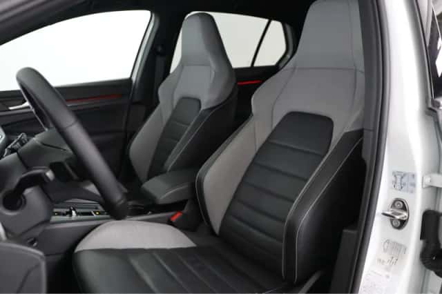 Volkswagen Golf (2022) thumbnail 6