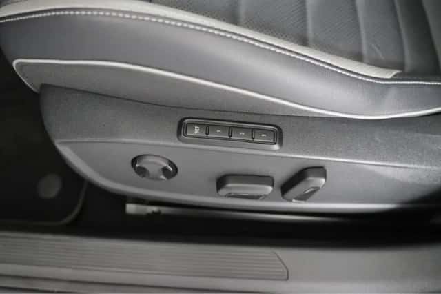 Volkswagen Golf (2022) thumbnail 7