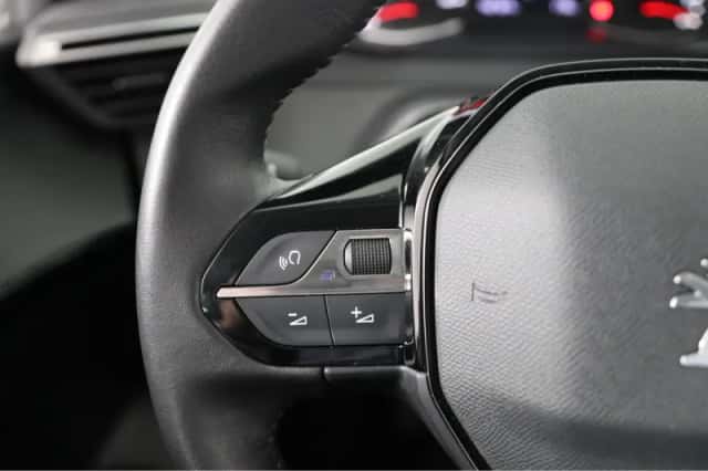 Peugeot 208 (2023) thumbnail 25