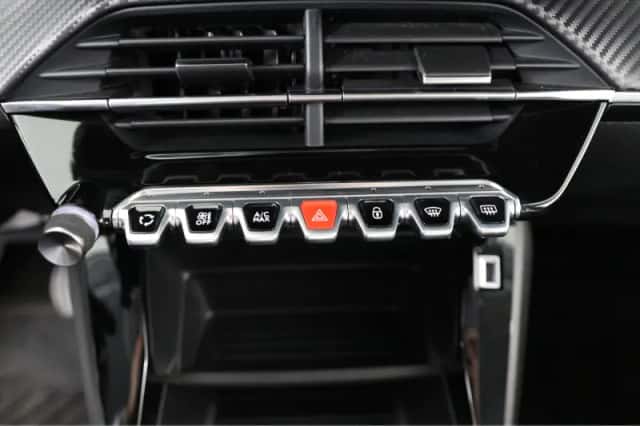 Peugeot 208 (2023) thumbnail 32