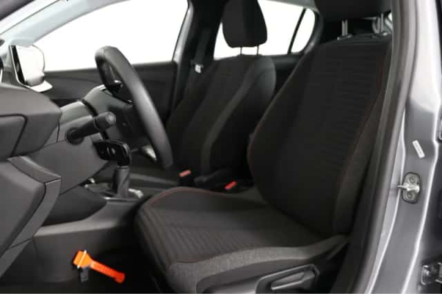 Peugeot 208 (2023) thumbnail 6