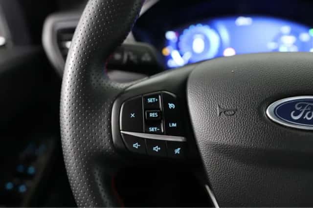Ford Kuga (2023) thumbnail 23