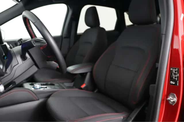 Ford Kuga (2023) thumbnail 6