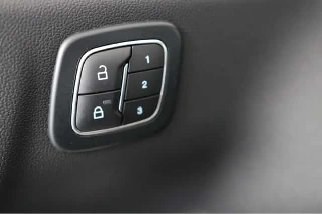 Ford Kuga (2024) thumbnail 39