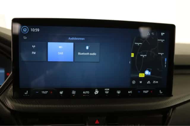 Ford Kuga (2024) thumbnail 43