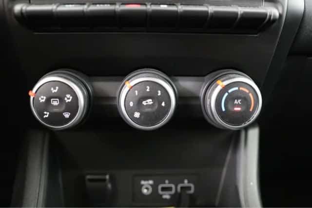 Renault Captur (2021) thumbnail 22