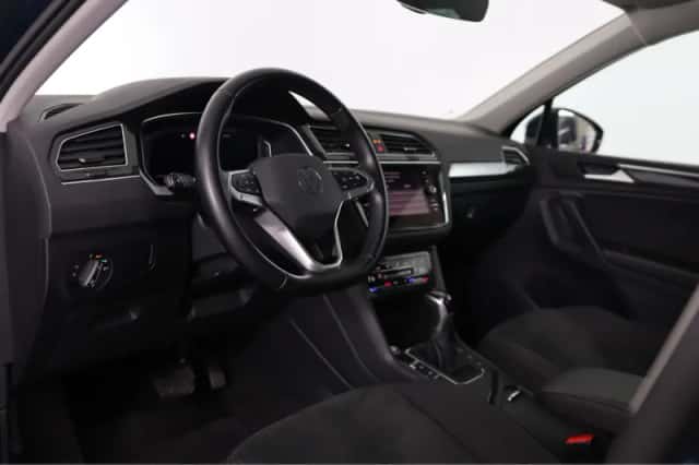 Volkswagen Tiguan (2021) thumbnail 5