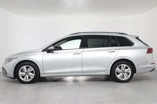 Volkswagen Golf (2023) thumbnail 2