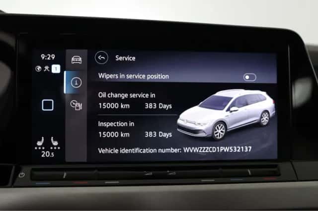 Volkswagen Golf (2023) thumbnail 17