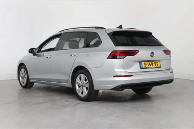 Volkswagen Golf (2023) thumbnail 3