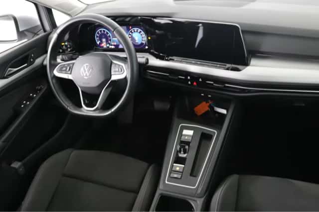 Volkswagen Golf (2023) thumbnail 32