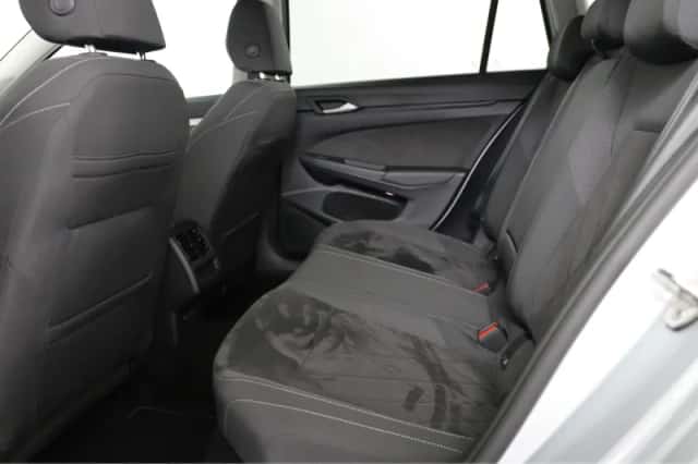 Volkswagen Golf (2023) thumbnail 35