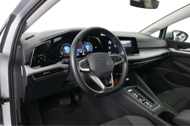 Volkswagen Golf (2023) thumbnail 5