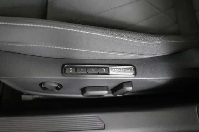 Volkswagen Golf (2023) thumbnail 8