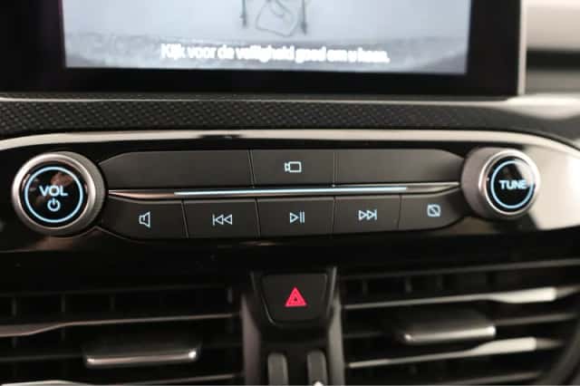 Ford Kuga (2024) thumbnail 37