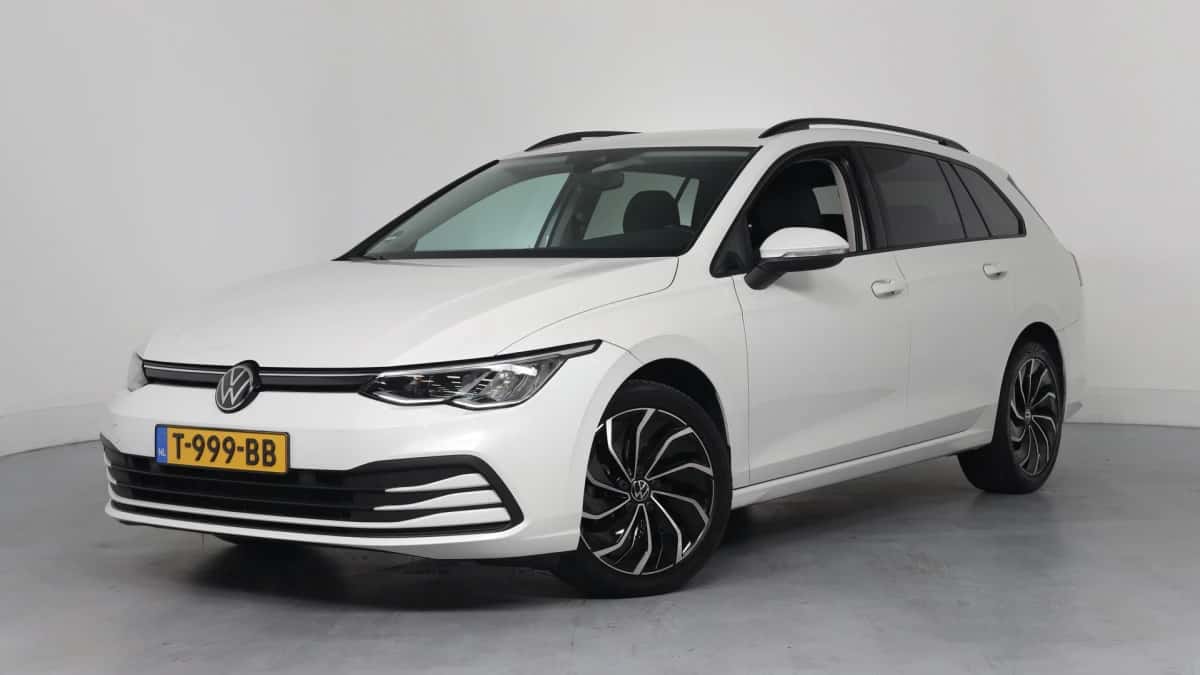 Volkswagen Golf (2023) — foto 1