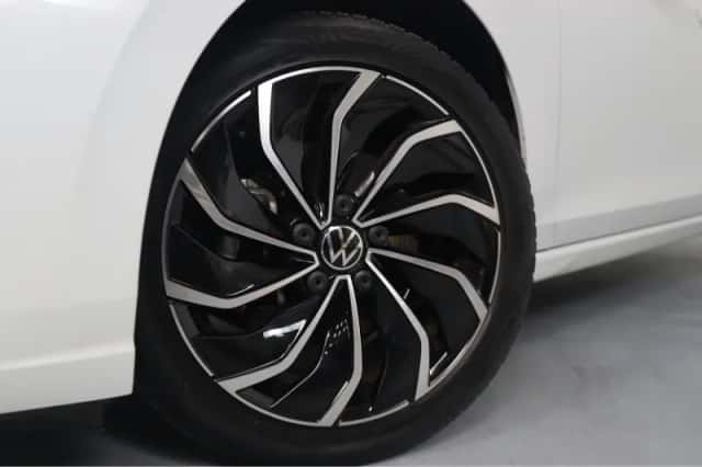 Volkswagen Golf (2023) thumbnail 12