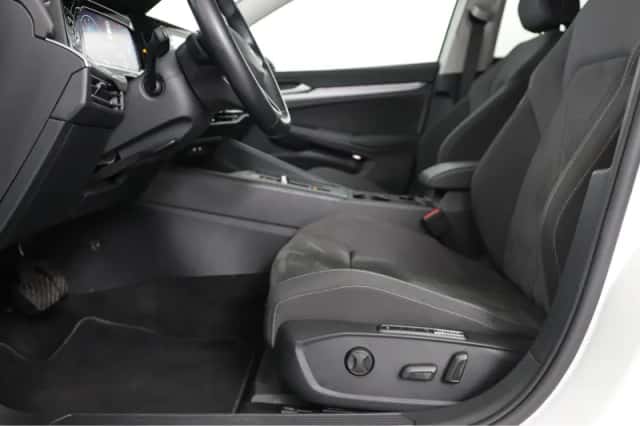 Volkswagen Golf (2023) thumbnail 23