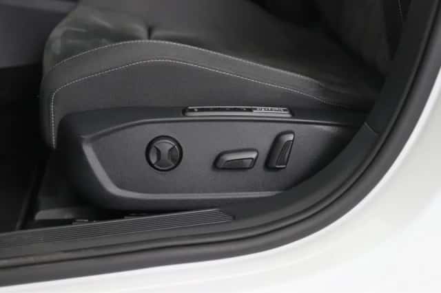 Volkswagen Golf (2023) thumbnail 24