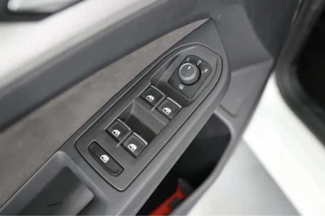 Volkswagen Golf (2023) thumbnail 26
