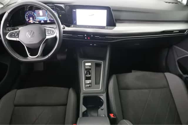 Volkswagen Golf (2023) thumbnail 4