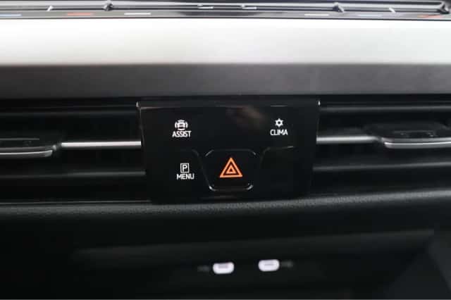 Volkswagen Golf (2023) thumbnail 35