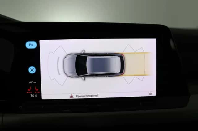 Volkswagen Golf (2023) thumbnail 37