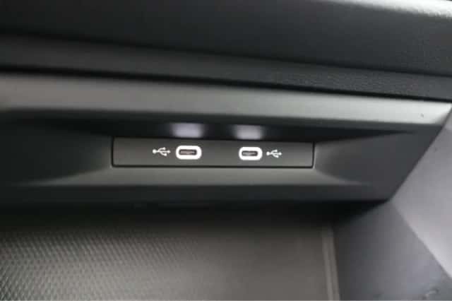 Volkswagen Golf (2023) thumbnail 39