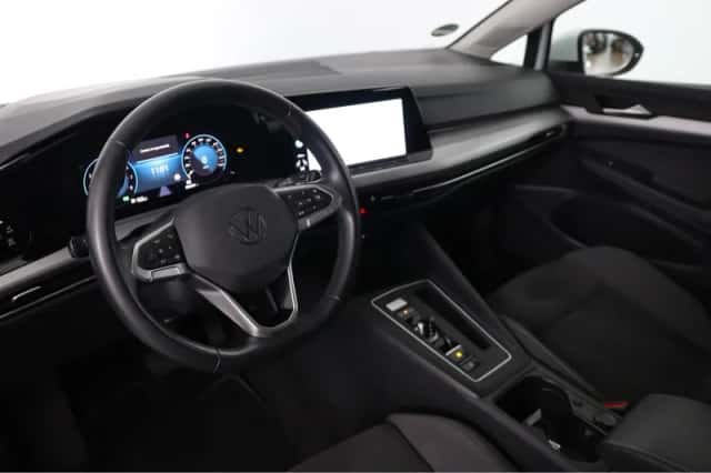 Volkswagen Golf (2023) thumbnail 5