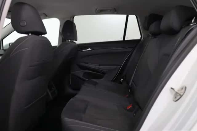 Volkswagen Golf (2023) thumbnail 41