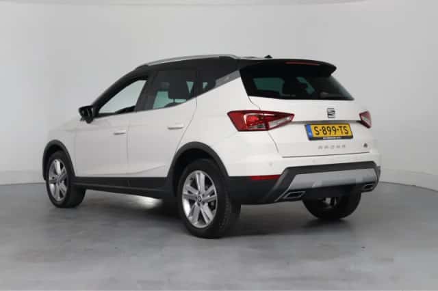 SEAT Arona (2018) thumbnail 3
