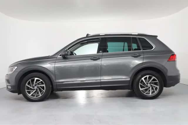 Volkswagen Tiguan (2017) thumbnail 2