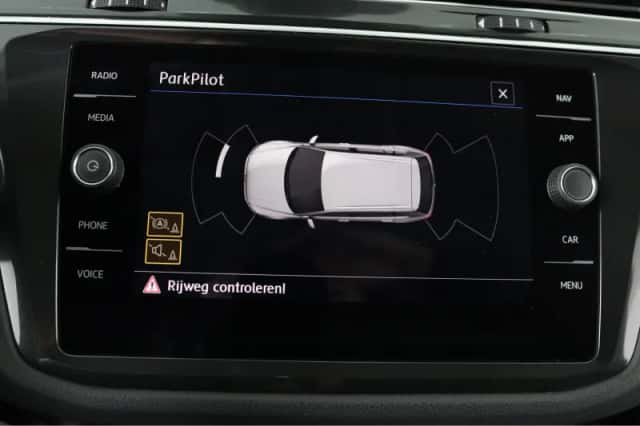 Volkswagen Tiguan (2017) thumbnail 22
