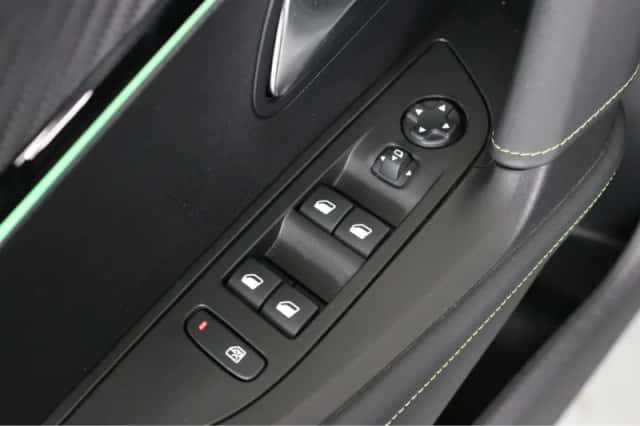 Peugeot e-2008 (2023) thumbnail 27