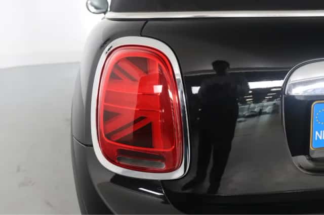 MINI Cabrio (2018) thumbnail 28