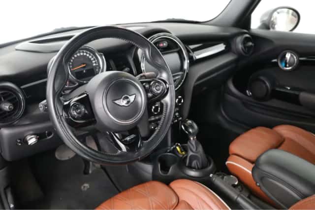MINI Cabrio (2018) thumbnail 5
