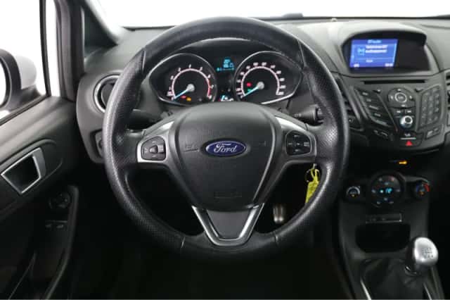Ford Fiesta (2017) thumbnail 16