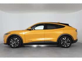 Ford Mustang Mach-E (2024) thumbnail 3