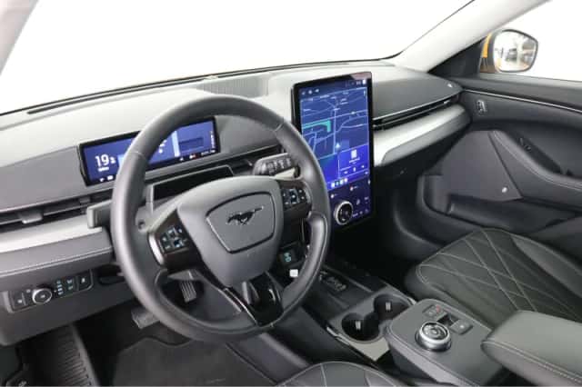 Ford Mustang Mach-E (2024) thumbnail 5