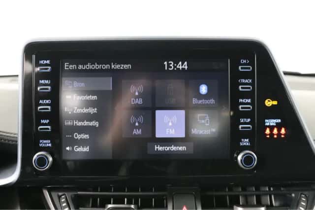 Toyota C-HR (2021) thumbnail 17